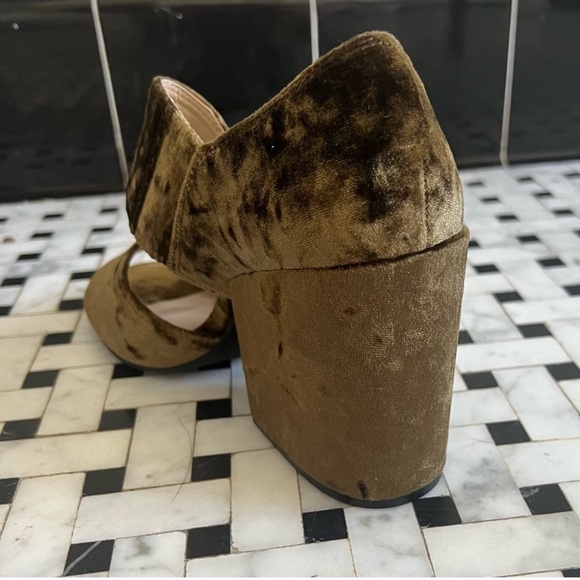 Cabi NWT Olive Green Velvet Block Heels SIZE 9 - Picture 14 of 14